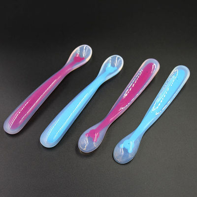 La goma de silicona resistente al calor no tóxica suministra la cuchara para comer práctico