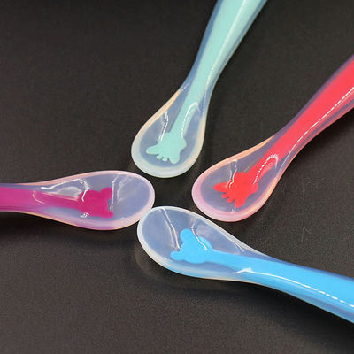La goma de silicona resistente al calor no tóxica suministra la cuchara para comer práctico