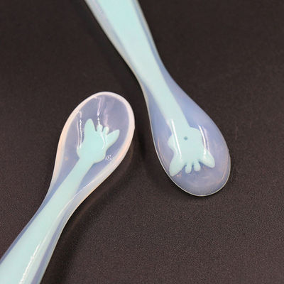 La goma de silicona resistente al calor no tóxica suministra la cuchara para comer práctico
